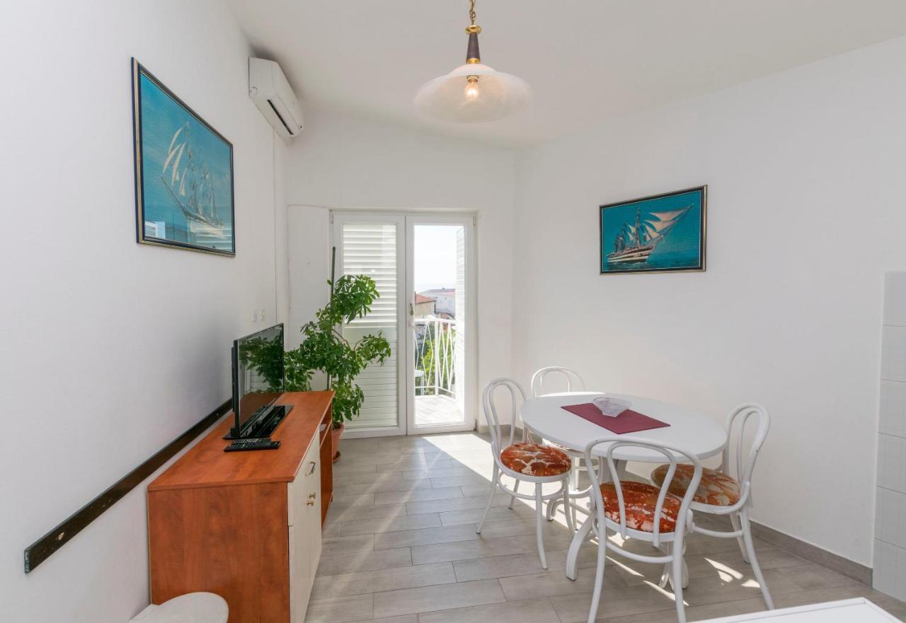 Apartment Nensi Примоштен Экстерьер фото