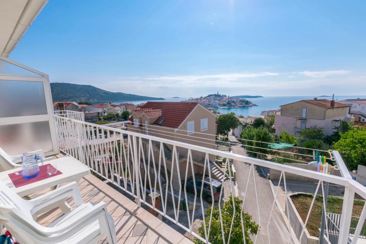 Apartment Nensi Примоштен Экстерьер фото